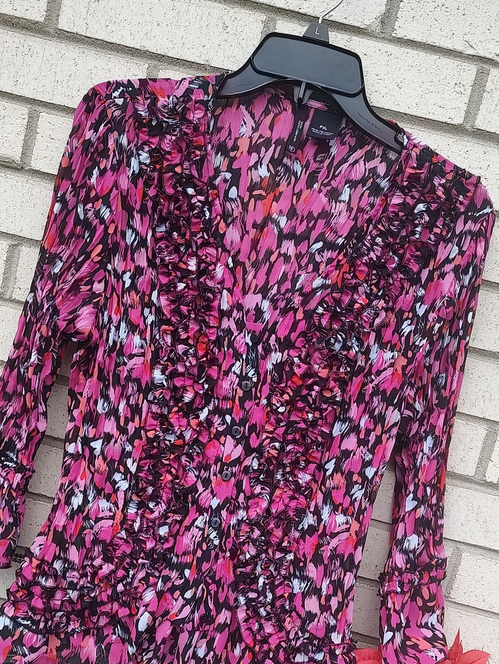 New Directions// Ruffled V-Neck Blouse - Picture 4 of 10